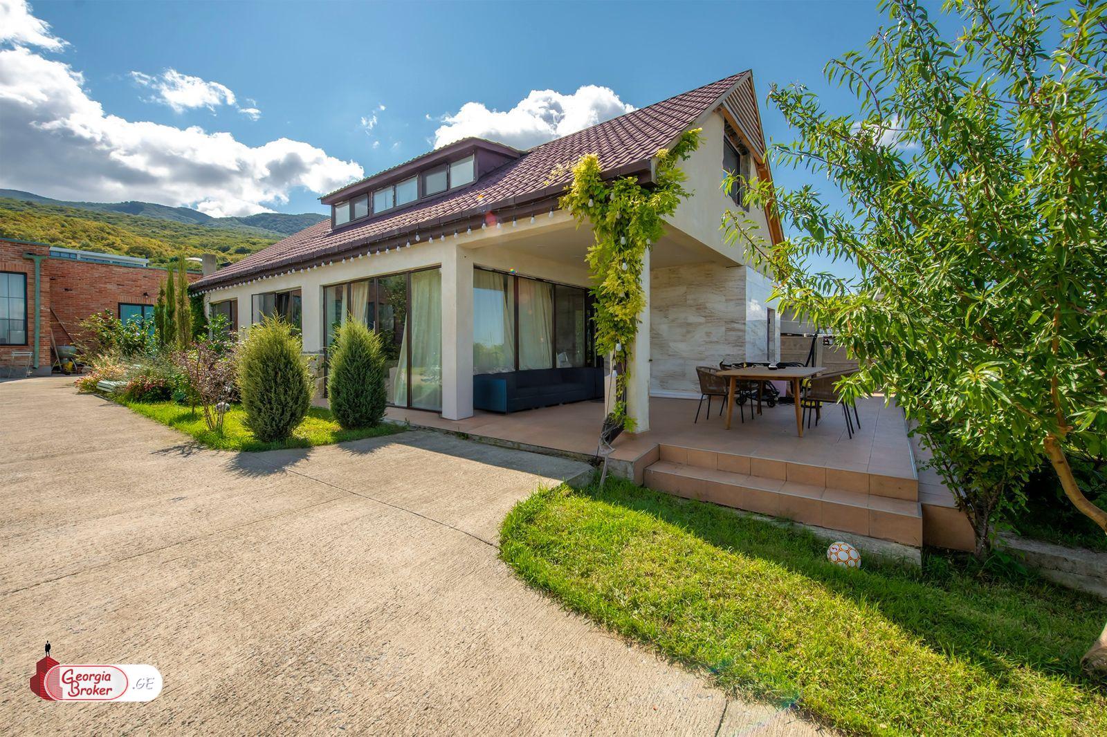 nearly repaired 8-room house for sale